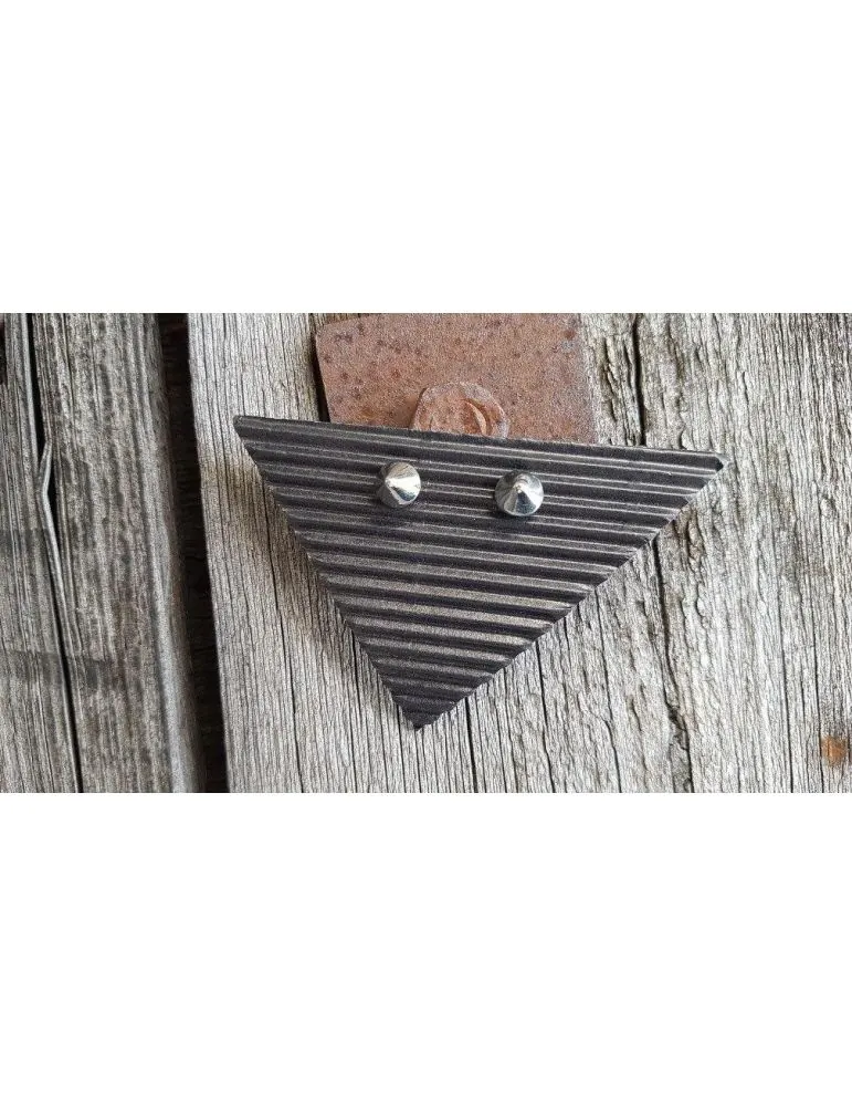 Damen Modeschmuck Ohrstecker silberfarbene Pyramide Kunststoff Metall 650011