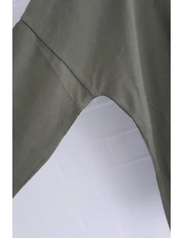 Nahaufnahme Ärmel Longsleeve oliv mit U-Boot Ausschnitt