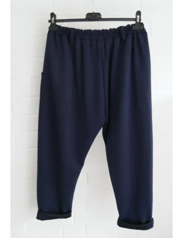 Rückansicht Damen Stoffhose mit Gürtelschlafen in Navy mit umgeschlagenen Säumen