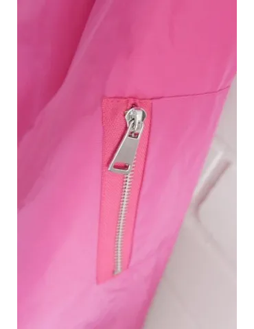 Nahaufnahme Ärmel von langer Damen Bomberjacken in pink