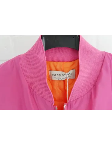 Nahaufnahme Halsausschnitt lange Damen Bomberjacken in pink