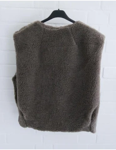 Kuschelige Teddyweste in Taupefarben – modisch & warm