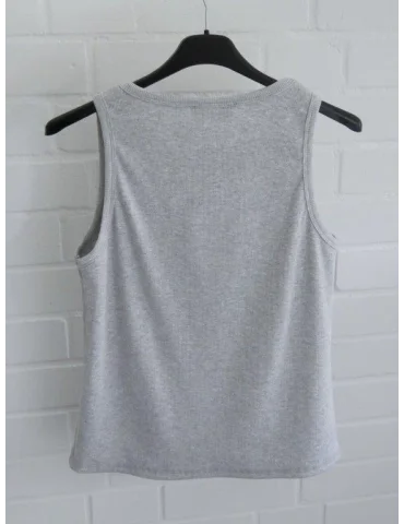 Rückansicht Hellgraues Rippen-Top mit hohem Ausschnitt