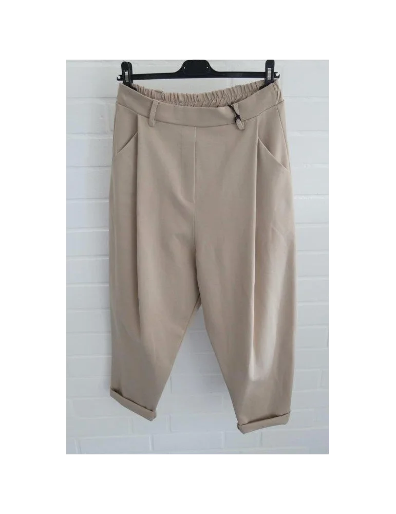 Baggy Hose beige für Damen mit tiefem Schritt und Bundfalten