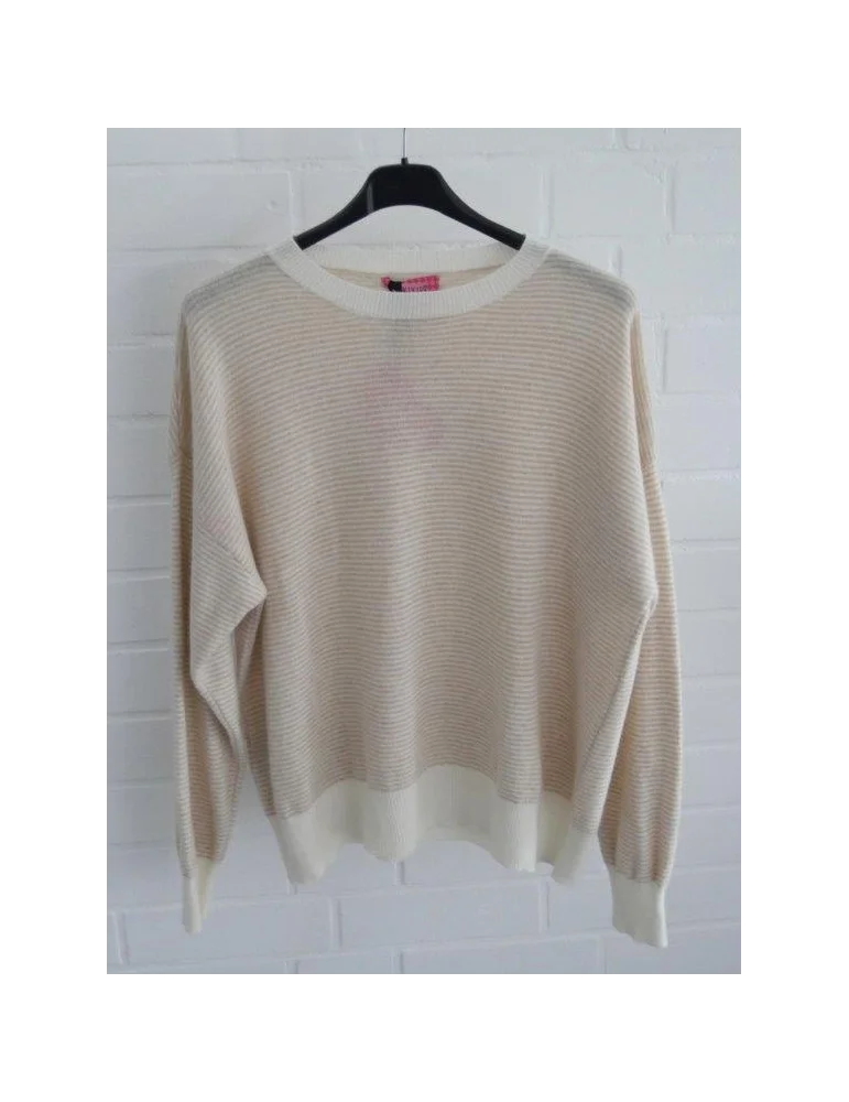 Leichter creme-beigefarbener Feinstrickpullover mit feinem Streifenmuster