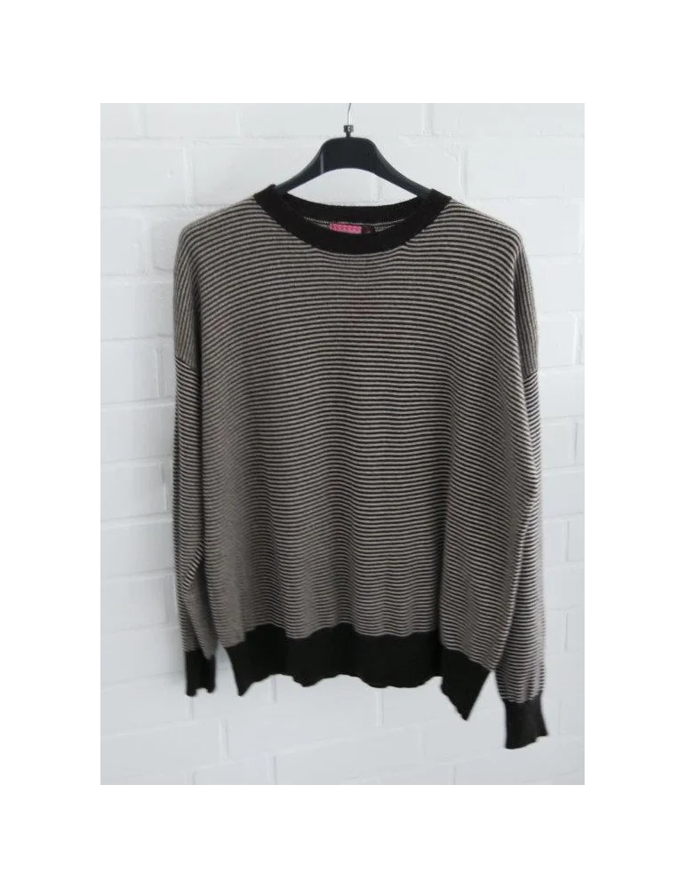 Leichter Feinstrickpullover mit feinem Streifenmuster