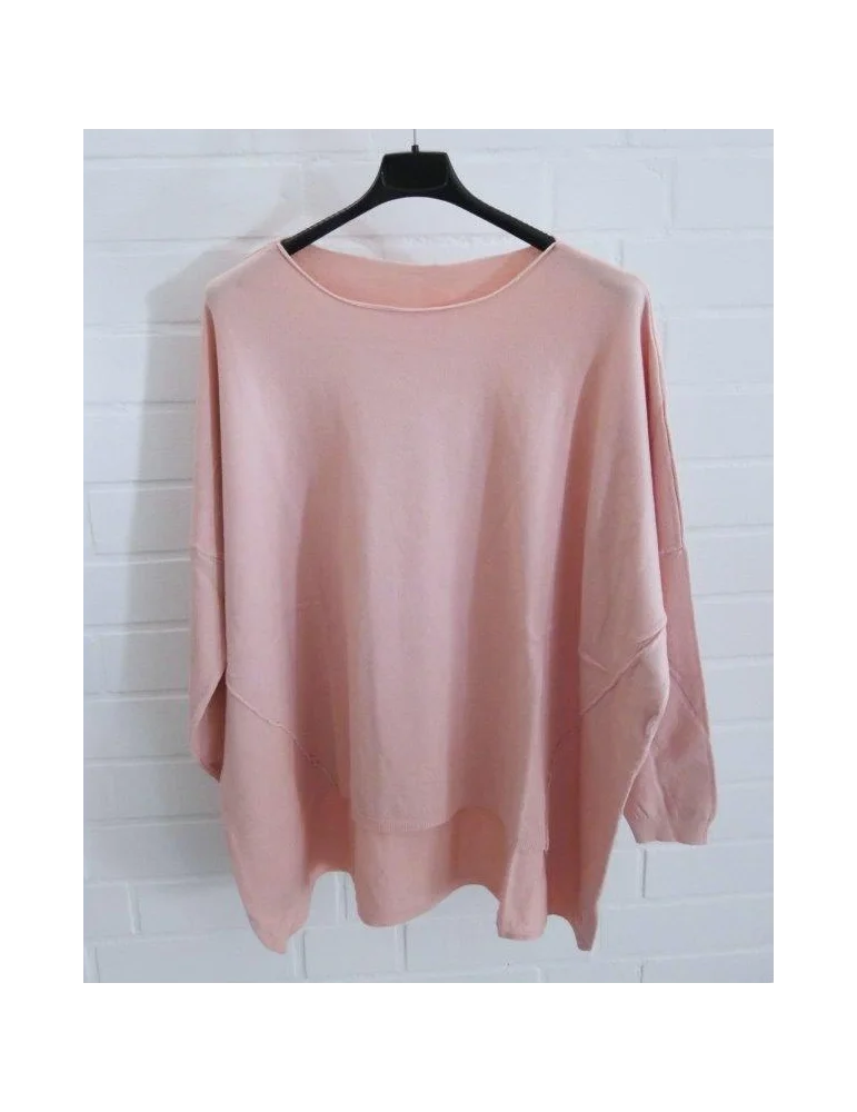 Damen Vokuhila Pullover nudefarben vor weißer Wand