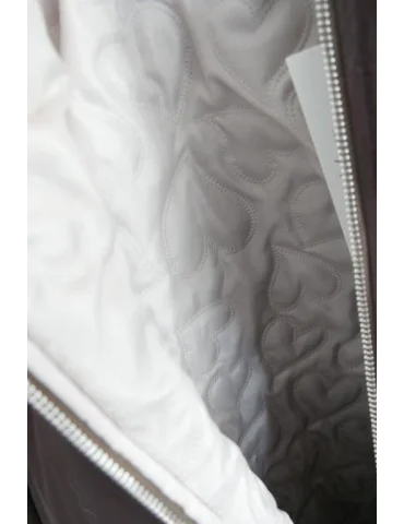 Nahaufnahme Herzfutter beige