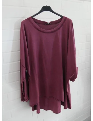 Weinrotes Longshirt mit weitem, fließendem Schnitt auf Kleiderbügel