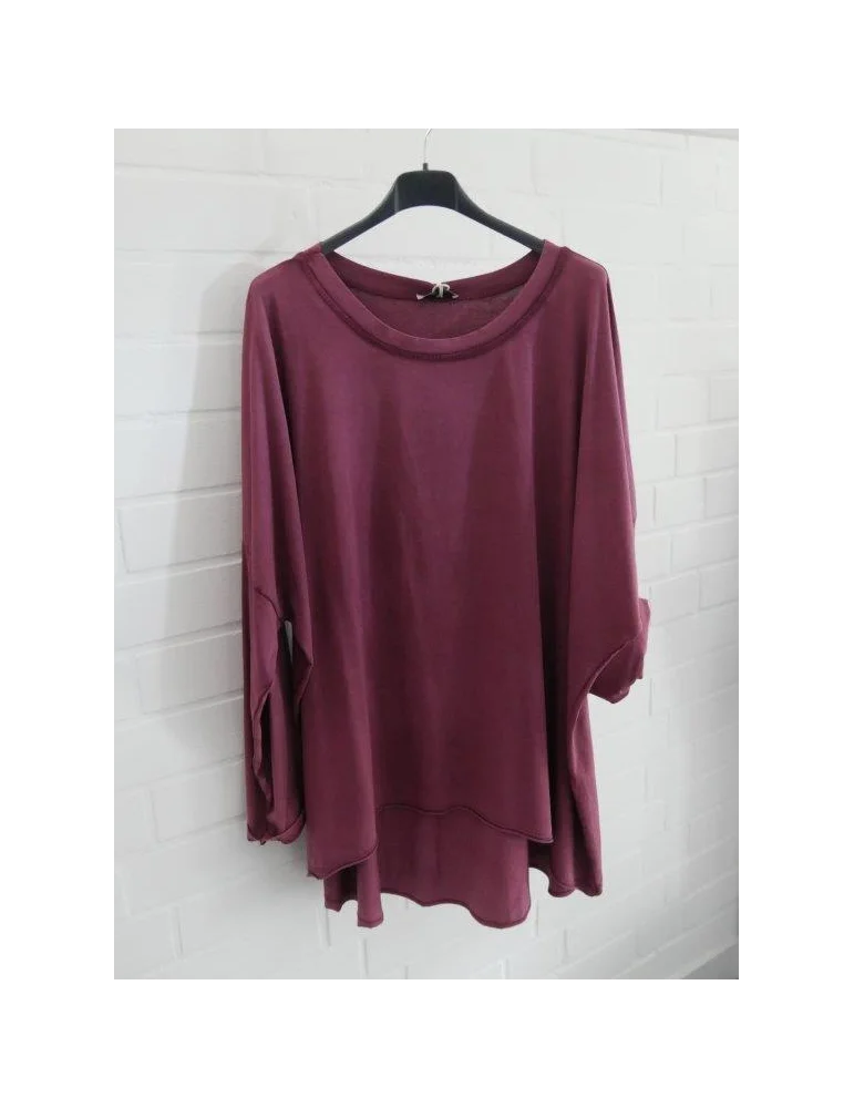 Weinrotes Longshirt mit weitem, fließendem Schnitt auf Kleiderbügel