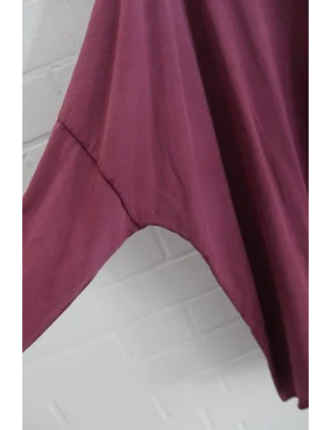 Ärmelansicht Weinrotes Longshirt mit weitem, fließendem Schnitt auf Kleiderbügel