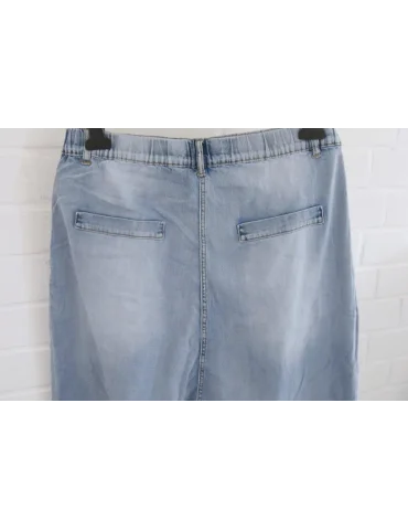 Nahaufnahme Taschen hinten von Baggy Damen Hose