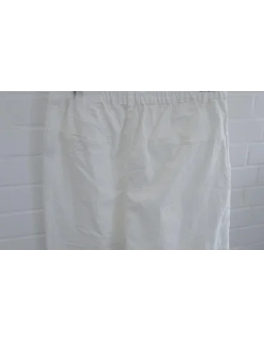 Nahaufnahme der Taschen hinten der Weißen Baggy Jeans für Damen mit Gummi Bund und lockerer Passform