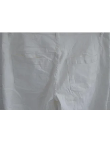 Nahaufnahme Potaschen Weiße verkürzte Damen O-Shape Hose in 7/8-Länge