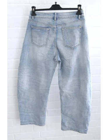 Hellblaue Jeans mit weitem Bein & Vintage-Waschung