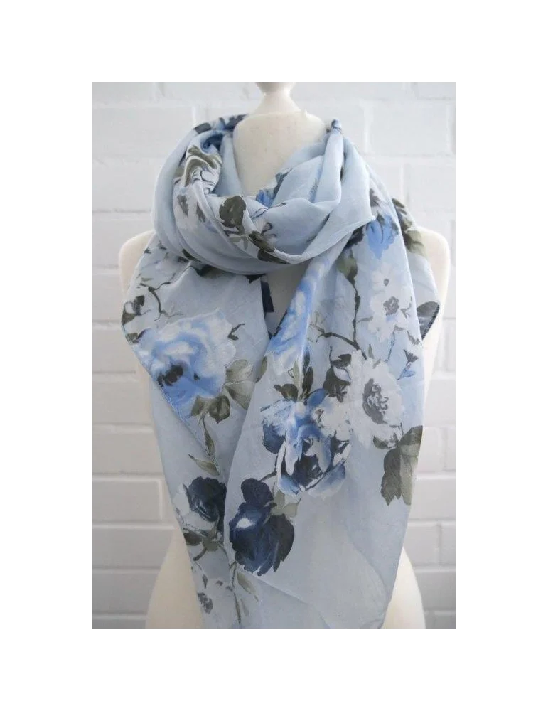 Hellblauer Schal mit großen bunten Blumen