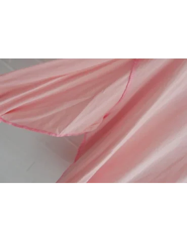 Nahaufnahme Ärmel von Damen Oversize Longshirt in Peach mit pinken Ziernähten im Inside-out Look