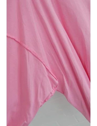 Nahaufnahme Ärmel des Damen Oversize Longshirt in Pink mit pinken Ziernähten im Inside-out Look