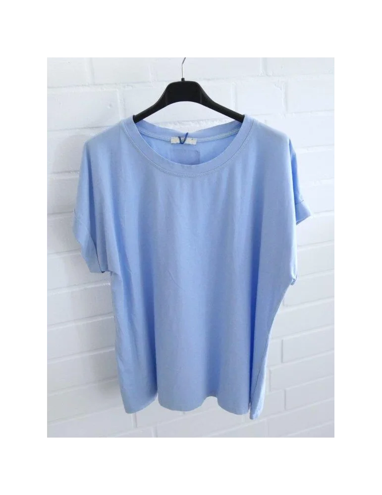 Hellblaues Damen T-Shirt mit Rundhalsausschnitt auf schwarzem Kleiderbügel