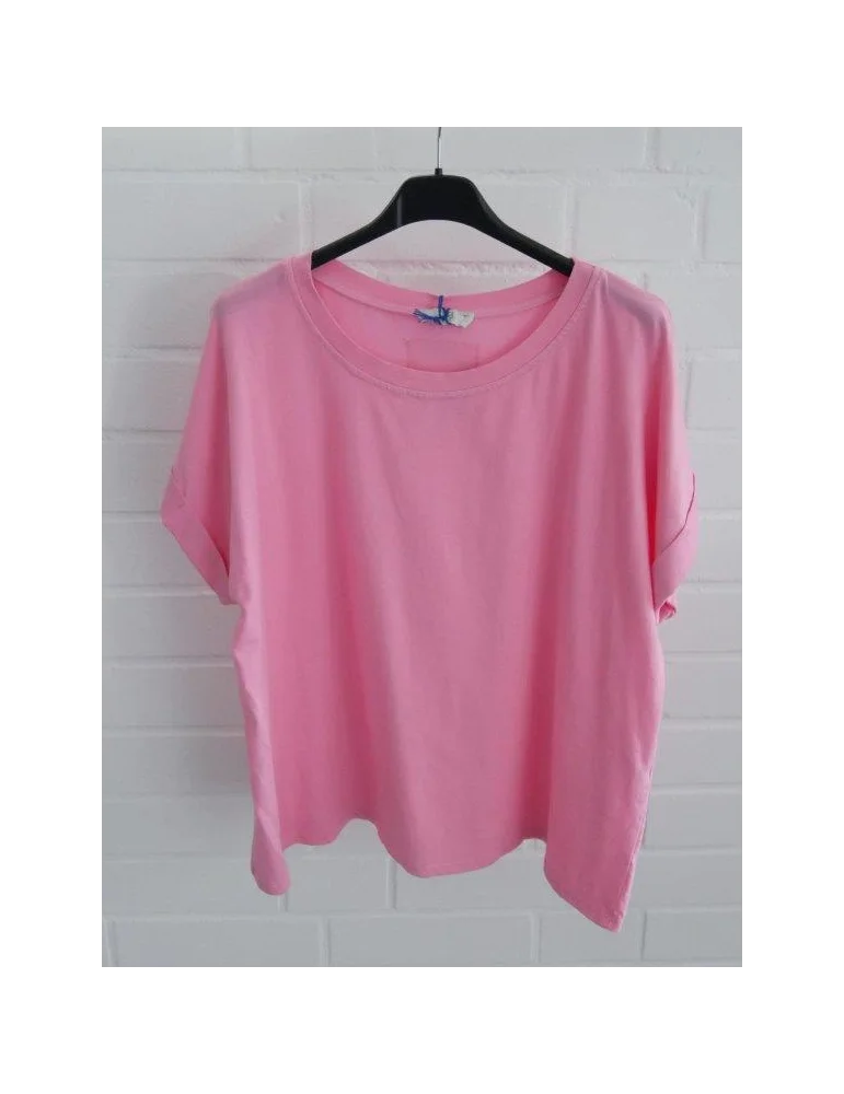 Pinkes Damen T-Shirt mit Rundhalsausschnitt auf schwarzem Kleiderbügel