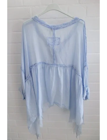Rückansicht hellblaue durchsichtige Zipfelbluse mit Knöpfen