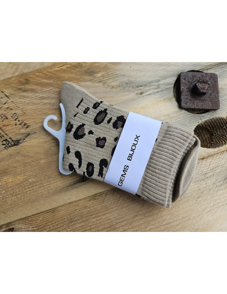 Beige Damen Socken mit Leomuster und Schriftzug "minmin" am oberen Rand