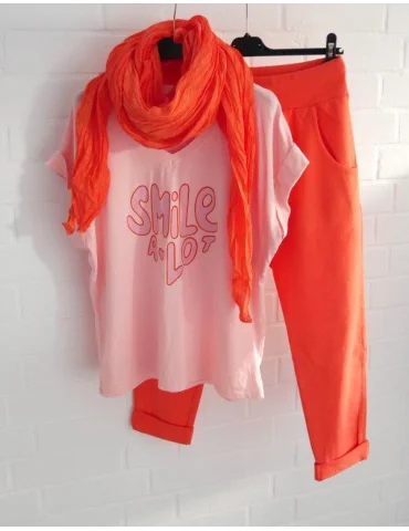 „SMILE A LOT“ T-Shirt in Apricot | Lässiger V-Neck