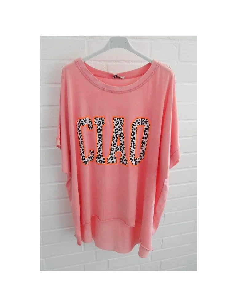 Korallefarbenes Oversize Damen-Shirt mit großem „CIAO“ Schriftzug in Leo-Optik und Neon-Pink