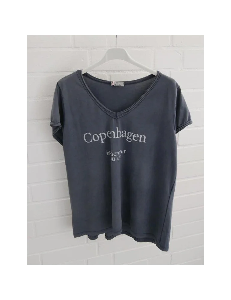 Dunkelblaues Damen T-Shirt mit weißem „Copenhagen“ Schriftzug und V-Ausschnitt