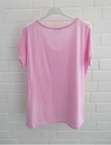 Rückansicht Rosefarbenes Damen T-Shirt mit weißem „Copenhagen“ Schriftzug und V-Ausschnitt