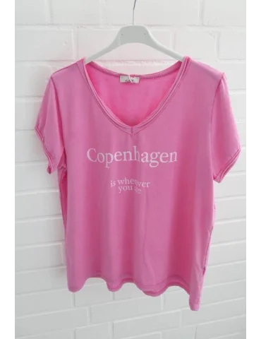 Pinkes Damen T-Shirt mit weißem „Copenhagen“ Schriftzug und V-Ausschnitt