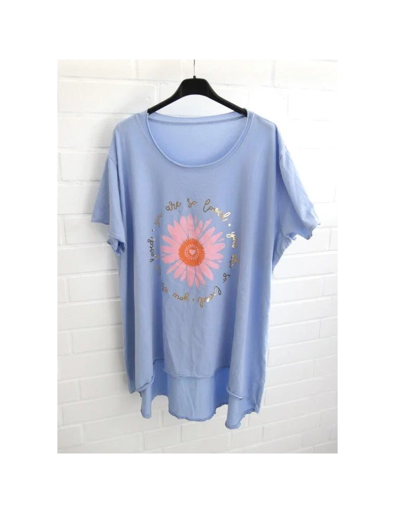 Blaues kurzarm Shirt mit Blume und Schriftzug auf der Brust