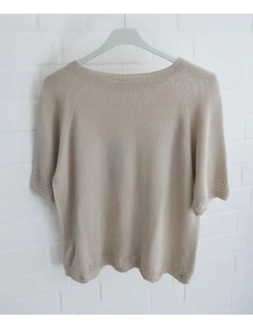 Rückansicht Leichter Beiger kurzarm Strick Pullover mit Lochmuster an Bund und Ärmeln
