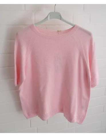 Leichter rosefarbener Strick Pullover mit Rundhals und Lochmuster an Bund und Ärmeln.