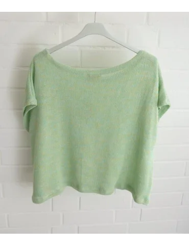 Rückansicht Grüner Pullunder aus Strick in kastiger Form mit rundhalsausschnitt