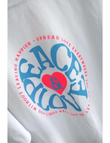 Nahaufnahme Aufdruck "Love + Peace"