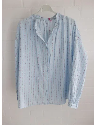 Hellblaue langarm Bluse mit Blumenranken und Stehkragen