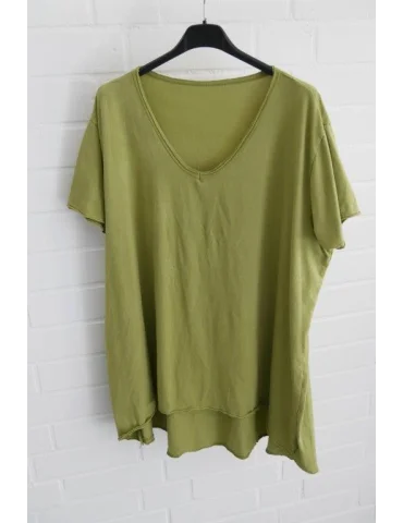 Damenshirt in pistazie mit kurzen Ärmeln und V-Ausschnitt