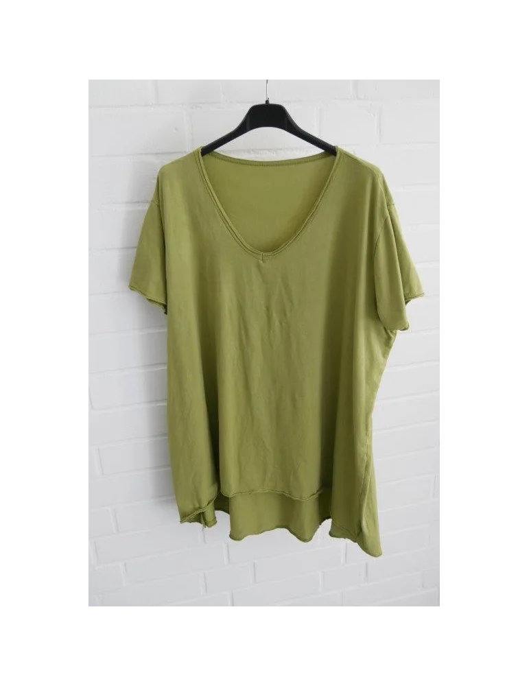 Damenshirt in pistazie mit kurzen Ärmeln und V-Ausschnitt