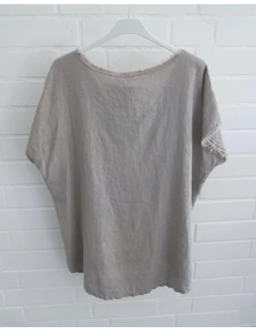 Rückansicht Schlammfarbenes Damen Shirt mit V-Ausschnitt und ausgefransten Kanten