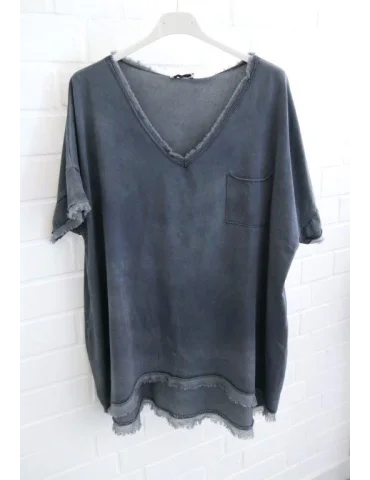 Oversized T-Shirt in Vintage-blau mit V-Ausschnitt, Brusttasche und Fransen-Details am Saum