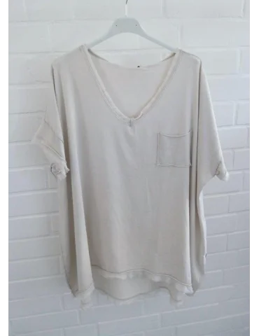 Beiges V-Ausschnitt Shirt mit Brusttasche und Fransen am Ausschnitt und den Bündchen