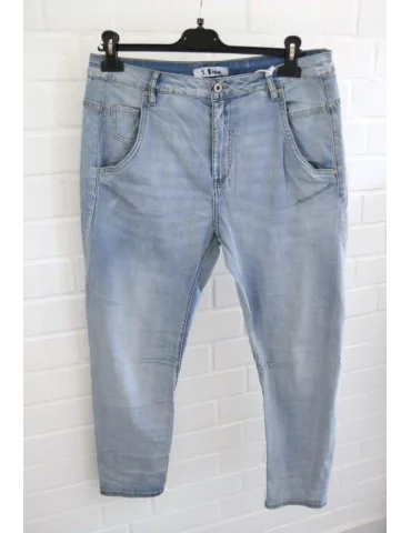 Hellblaue Jeans mit weitem Bein & Vintage-Waschung