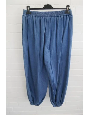 Rückansicht Blaue Pumphose aus leichtem Jeansstoff mit Gummizug