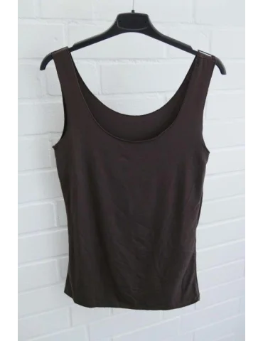 Nahtloses Damen Tanktop in Schokobraun mit Rundhalsausschnitt auf einem Kleiderbügel