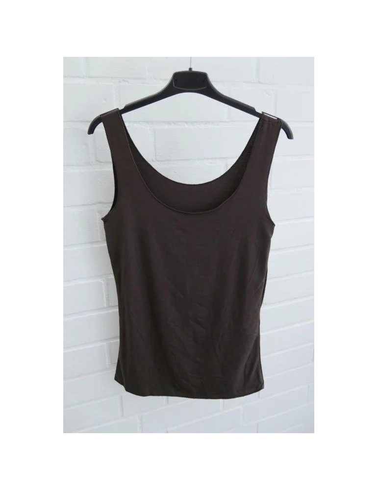 Nahtloses Damen Tanktop in Schokobraun mit Rundhalsausschnitt auf einem Kleiderbügel