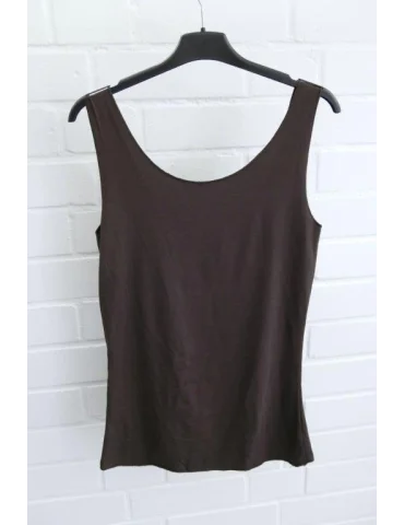 Rückansicht Nahtloses Damen Tanktop in Schokobraun mit Rundhalsausschnitt auf einem Kleiderbügel
