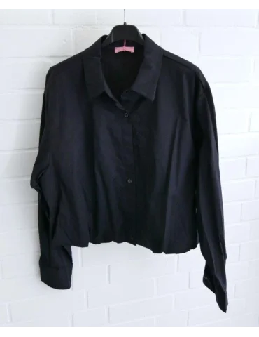 Dunkelblaue cropped Bluse für Damen mit Gummizug im Bund auf schwarzem Kleiderbügel