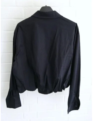 Rückansicht Dunkelblaue cropped Bluse für Damen mit Gummizug im Bund auf schwarzem Kleiderbügel