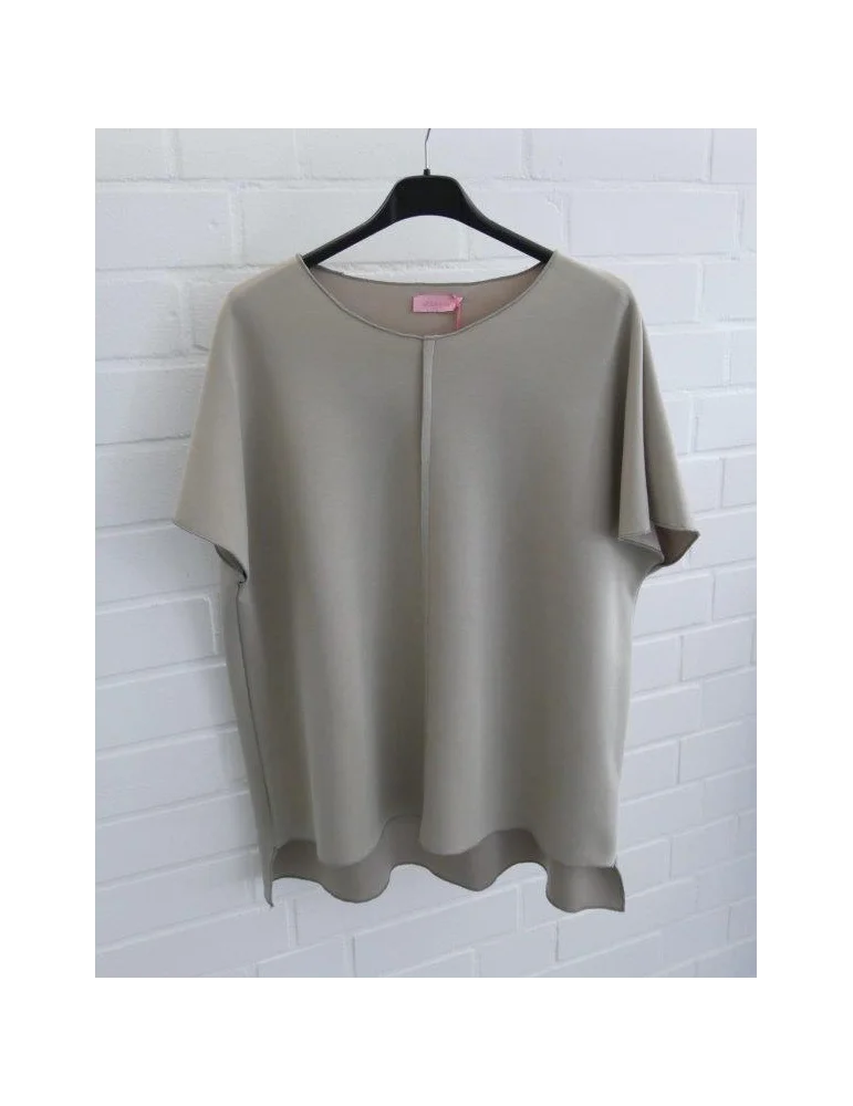 Sand-beiges Damen Scuba Shirt mit vertikaler Ziernaht auf schwarzem Kleiderbügel